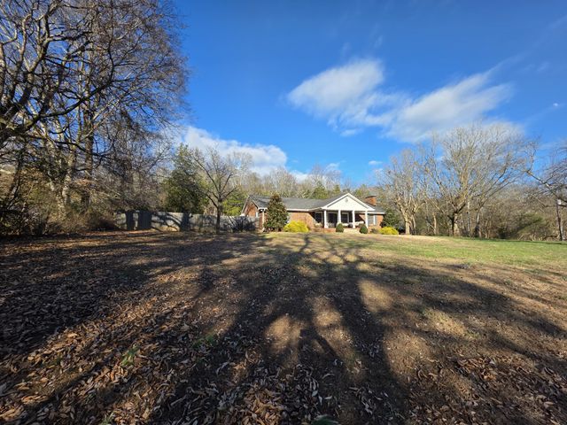 811 Hogans Branch Rd, Hendersonville, TN 37075