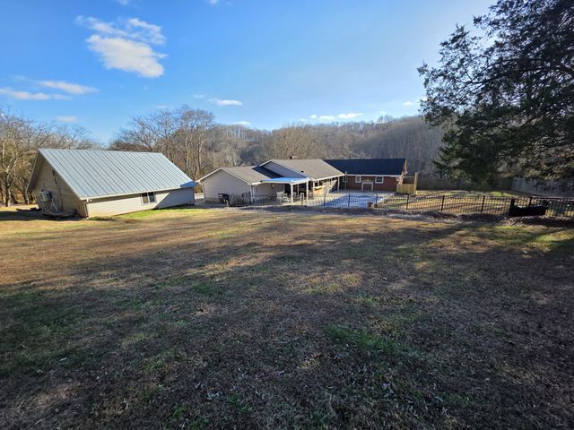 811 Hogans Branch Rd, Hendersonville, TN 37075
