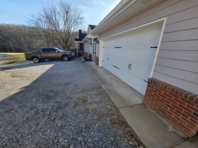 811 Hogans Branch Rd, Hendersonville, TN 37075