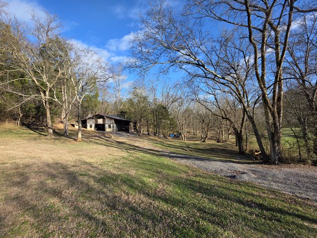 811 Hogans Branch Rd, Hendersonville, TN 37075