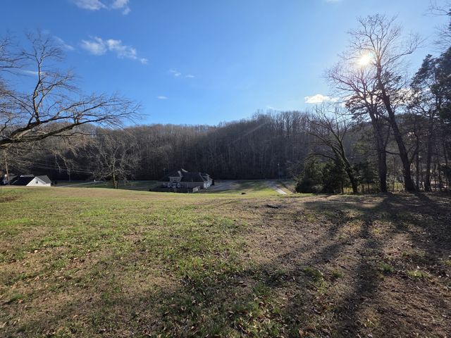 811 Hogans Branch Rd, Hendersonville, TN 37075