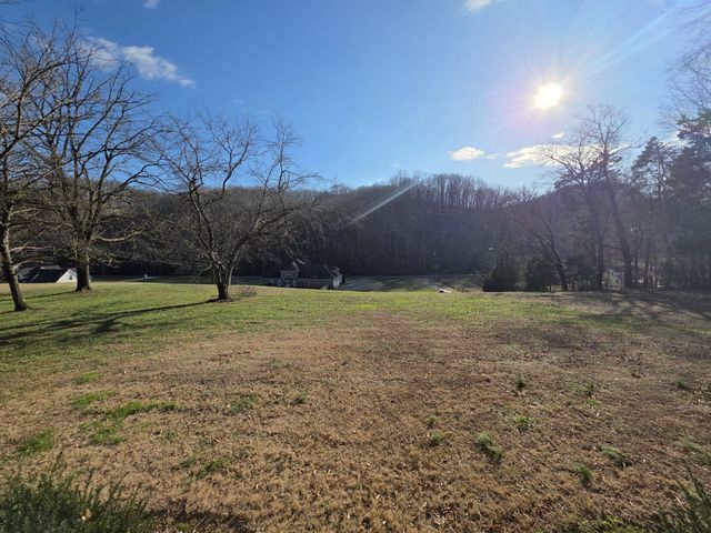 811 Hogans Branch Rd, Hendersonville, TN 37075