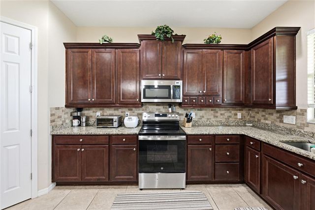 1902 VIA LAGO DRIVE, Lakeland, FL 33810