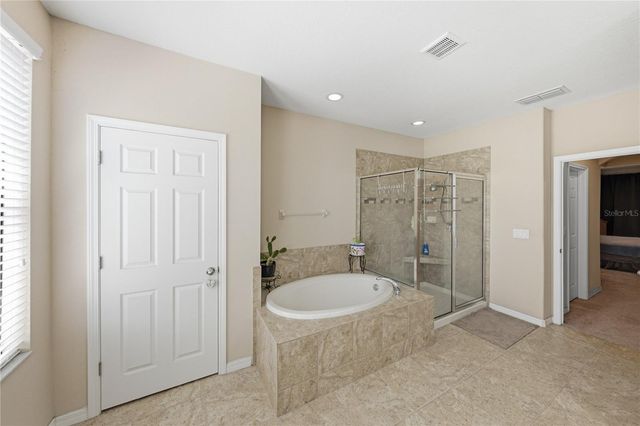 1902 VIA LAGO DRIVE, Lakeland, FL 33810