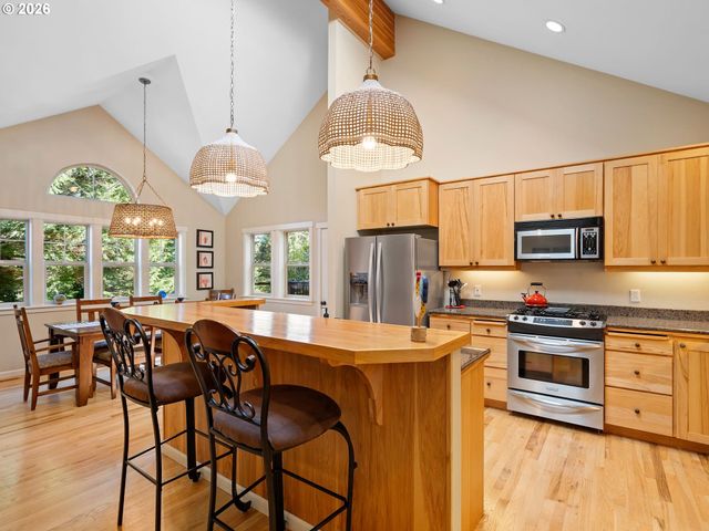 10 BIG TREE Rd, Gleneden Beach, OR 97388