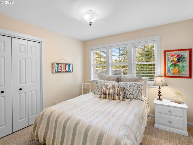 10 BIG TREE Rd, Gleneden Beach, OR 97388