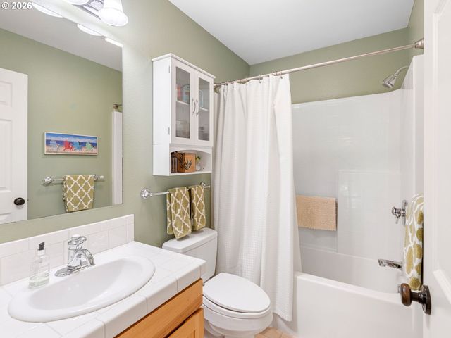 10 BIG TREE Rd, Gleneden Beach, OR 97388