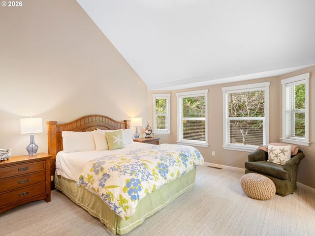 10 BIG TREE Rd, Gleneden Beach, OR 97388