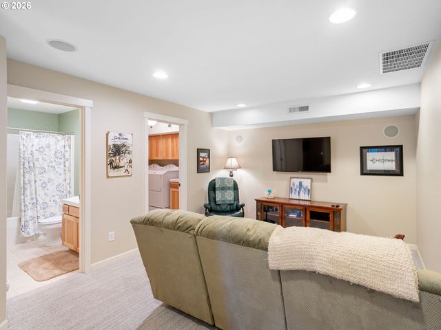 10 BIG TREE Rd, Gleneden Beach, OR 97388