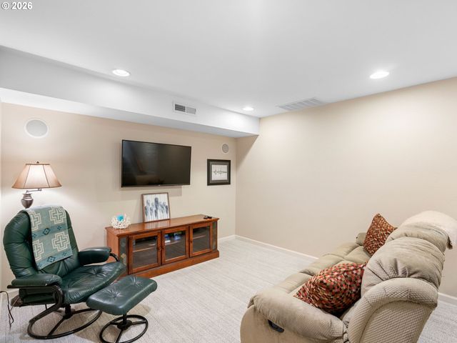 10 BIG TREE Rd, Gleneden Beach, OR 97388