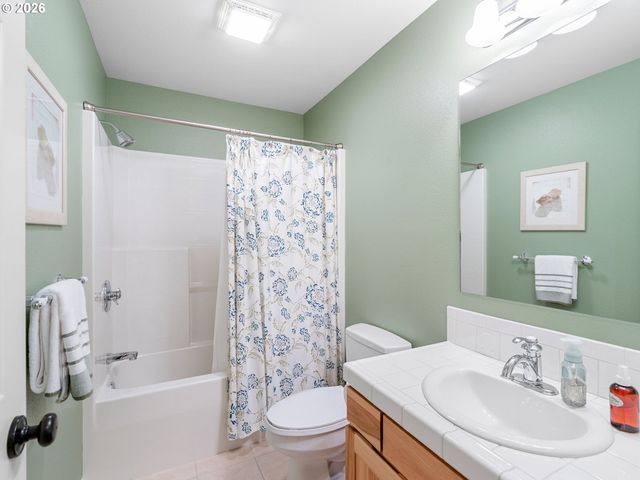 10 BIG TREE Rd, Gleneden Beach, OR 97388