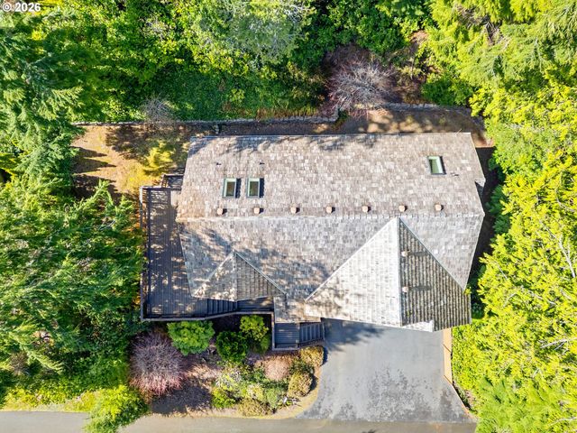 10 BIG TREE Rd, Gleneden Beach, OR 97388