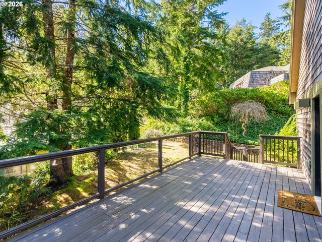 10 BIG TREE Rd, Gleneden Beach, OR 97388