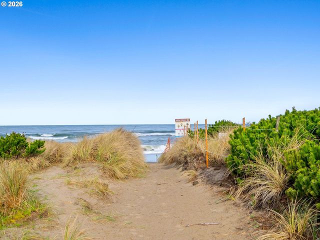 10 BIG TREE Rd, Gleneden Beach, OR 97388