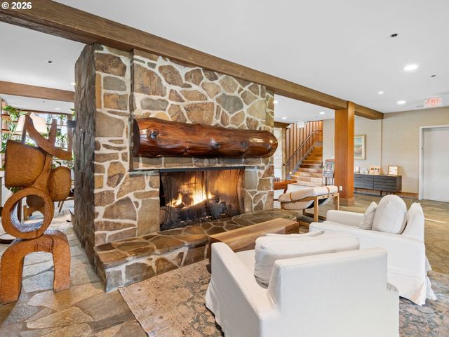 10 BIG TREE Rd, Gleneden Beach, OR 97388