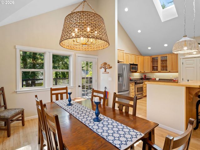 10 BIG TREE Rd, Gleneden Beach, OR 97388