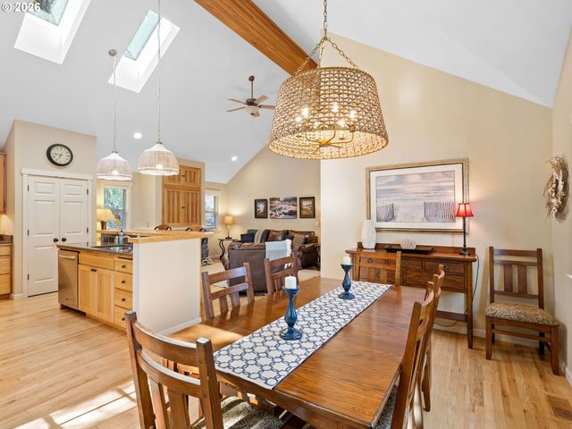 10 BIG TREE Rd, Gleneden Beach, OR 97388