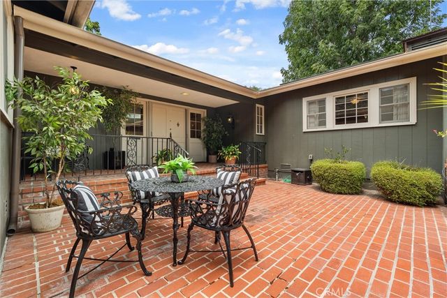1455 La Perla, Long Beach, CA 90815
