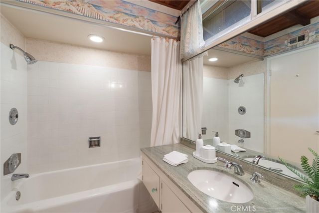 1455 La Perla, Long Beach, CA 90815