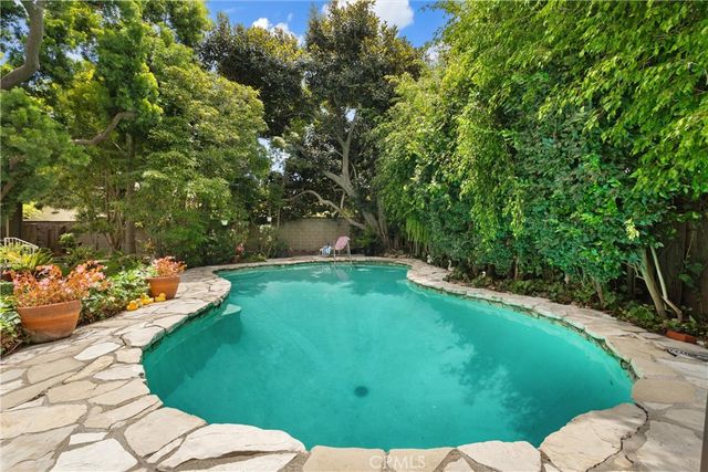 1455 La Perla, Long Beach, CA 90815