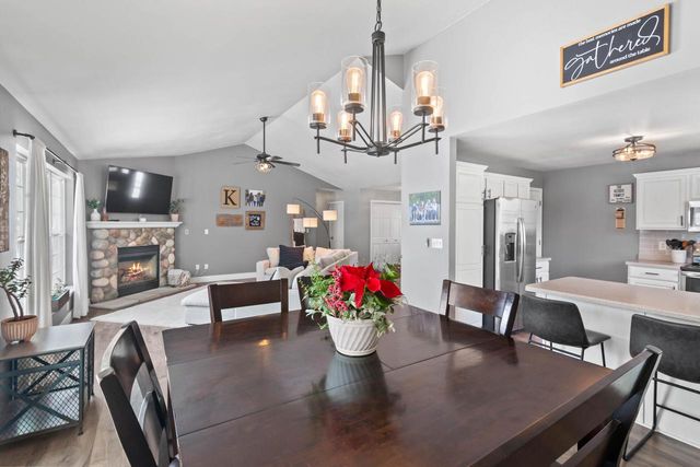 1227 Oriole DRIVE, Oconomowoc, WI 53066