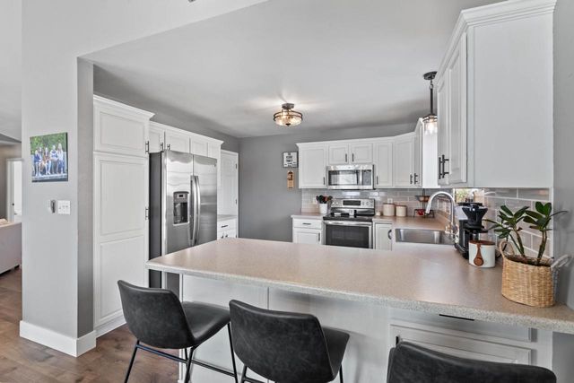 1227 Oriole DRIVE, Oconomowoc, WI 53066