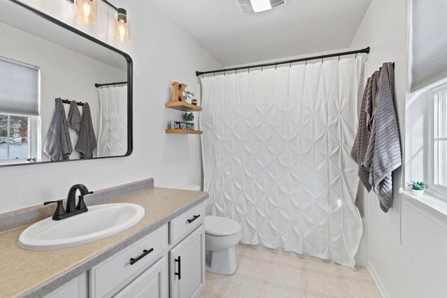 1227 Oriole DRIVE, Oconomowoc, WI 53066