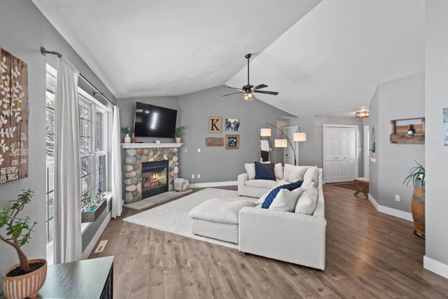 1227 Oriole DRIVE, Oconomowoc, WI 53066