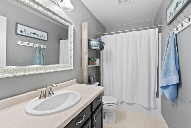 1227 Oriole DRIVE, Oconomowoc, WI 53066