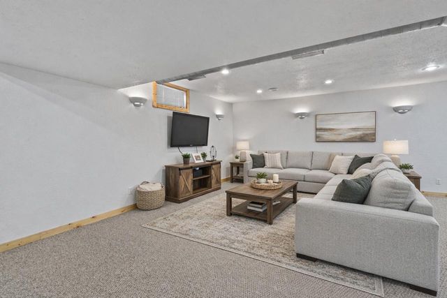 1227 Oriole DRIVE, Oconomowoc, WI 53066