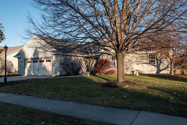 1227 Oriole DRIVE, Oconomowoc, WI 53066