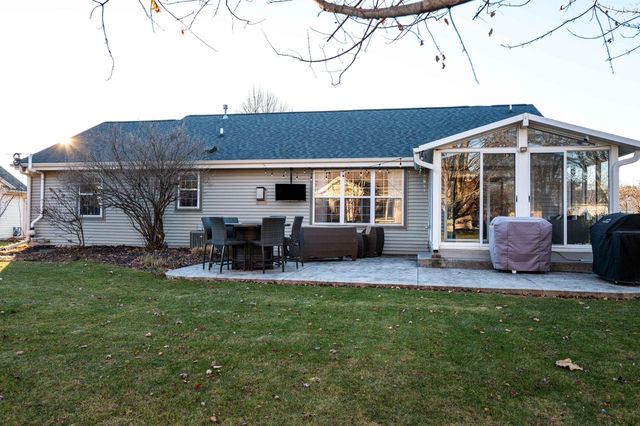 1227 Oriole DRIVE, Oconomowoc, WI 53066