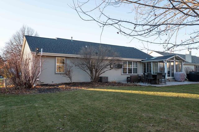 1227 Oriole DRIVE, Oconomowoc, WI 53066