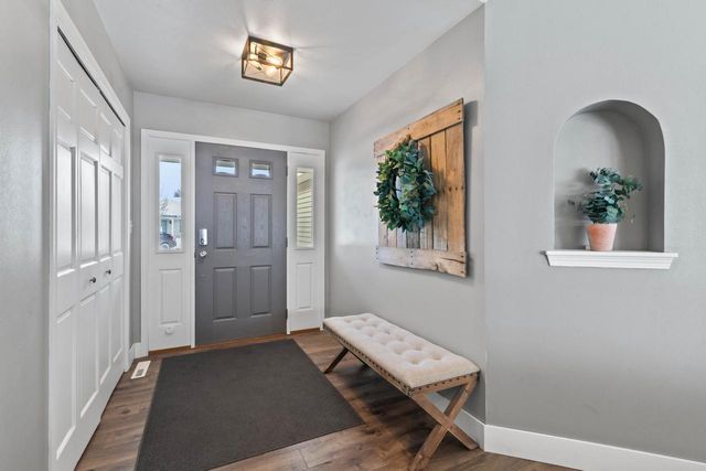 1227 Oriole DRIVE, Oconomowoc, WI 53066