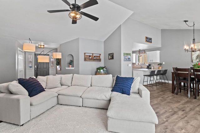 1227 Oriole DRIVE, Oconomowoc, WI 53066