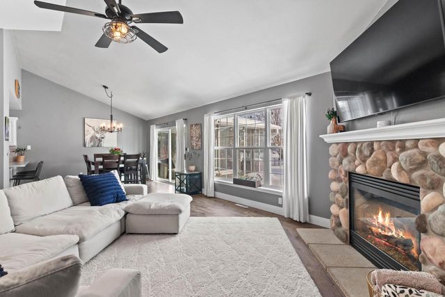 1227 Oriole DRIVE, Oconomowoc, WI 53066