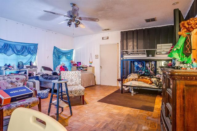 2803 Wilkinson Avenue, Fort Worth, TX 76103