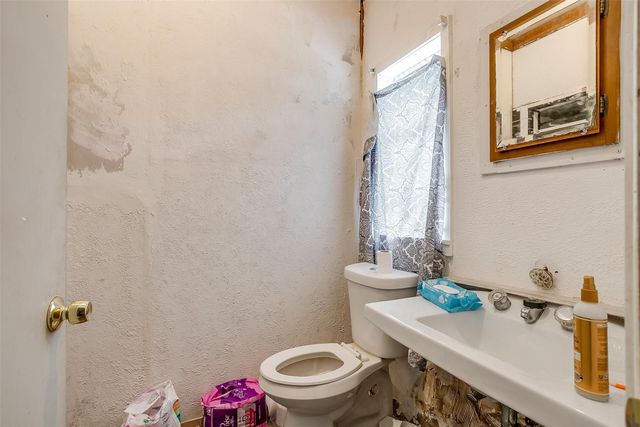 2803 Wilkinson Avenue, Fort Worth, TX 76103