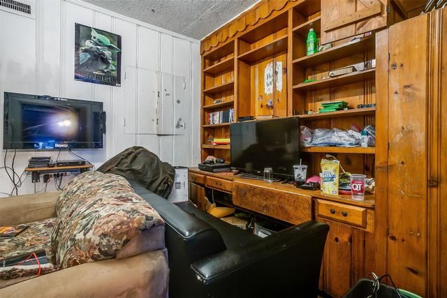 2803 Wilkinson Avenue, Fort Worth, TX 76103