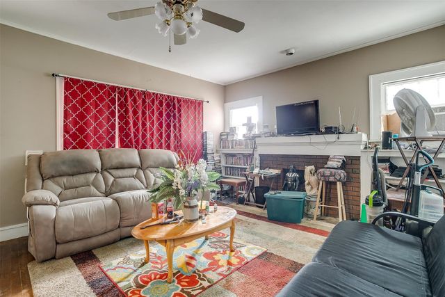 2803 Wilkinson Avenue, Fort Worth, TX 76103