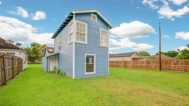 1427 W 6th Street Street, Freeport, TX 77541