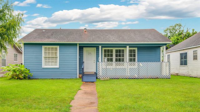 1427 W 6th Street Street, Freeport, TX 77541