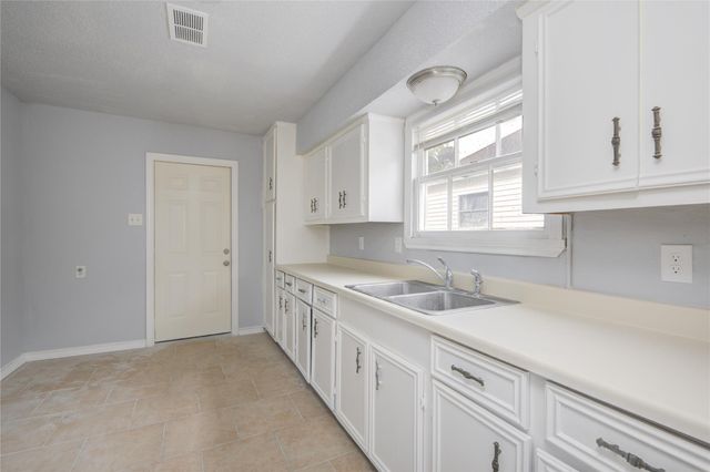 1427 W 6th Street Street, Freeport, TX 77541