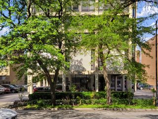 5740 N Sheridan Road 15E, Chicago, IL 60660