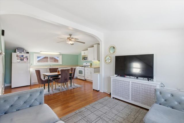 1643 Harding Road, Northfield, IL 60093