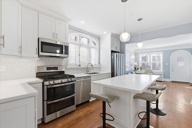 1643 Harding Road, Northfield, IL 60093