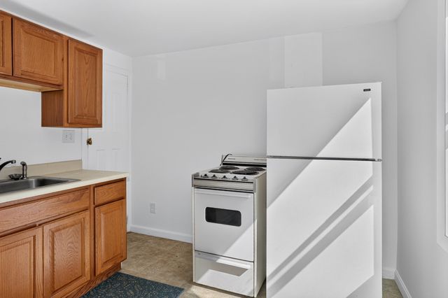 3 Old Colony Rd, Burlington, MA 01803
