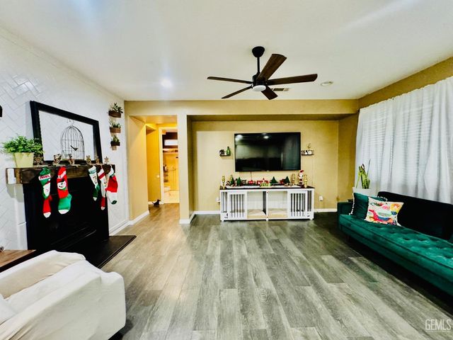 11206 Baltra Way, Bakersfield, CA 93306