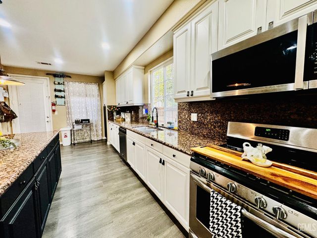 11206 Baltra Way, Bakersfield, CA 93306