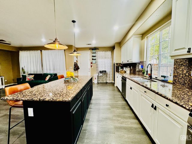 11206 Baltra Way, Bakersfield, CA 93306